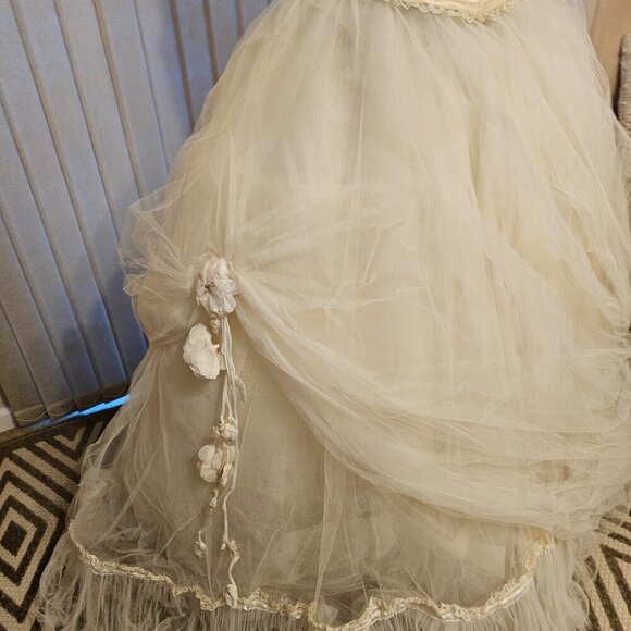 Floranna Victorian Southern Bell Beige‎ Wedding Dress 48/12 - Picture 4 of 9